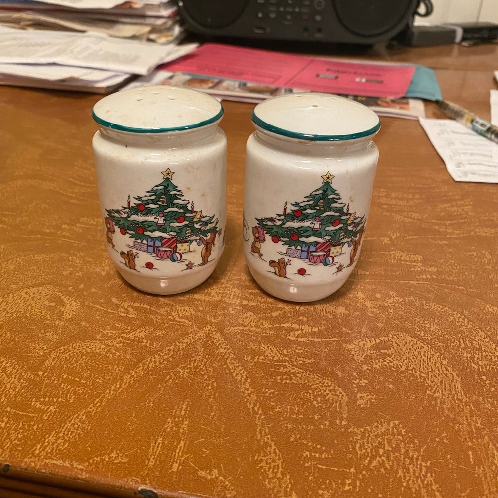Christmas salt and pepper shakers